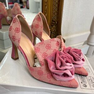 Pink rose heels 👠